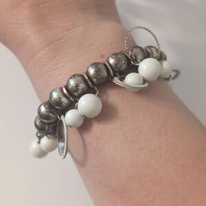 614 Vintage Silver and White Beaded‎ Cha Cha Stretch Bracelet